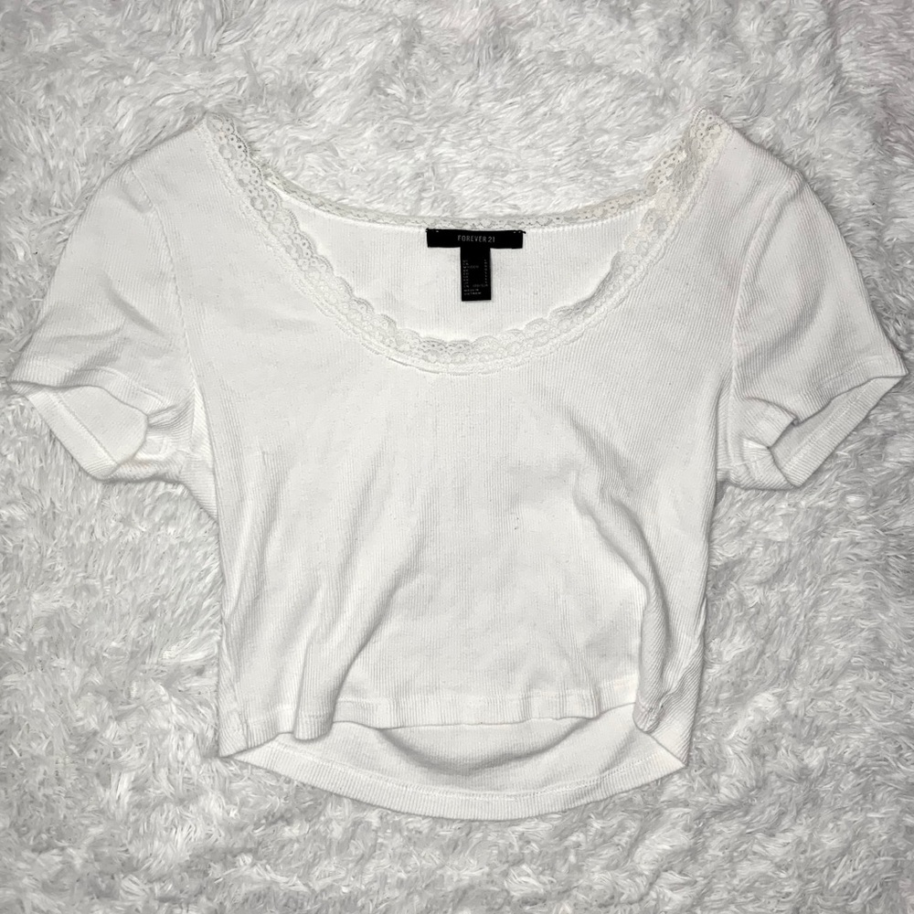 Simple lace detailing white cropped tee